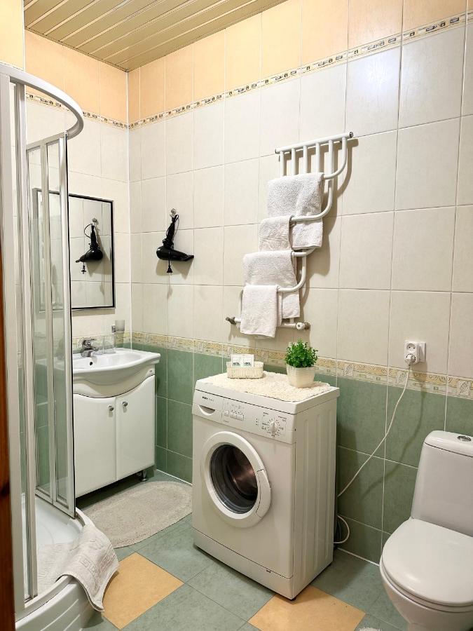 Apartments In The City Center, Near A Theatre, Zlata Plaza Rivne Exterior foto