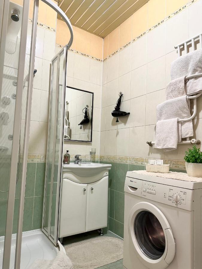 Apartments In The City Center, Near A Theatre, Zlata Plaza Rivne Exterior foto